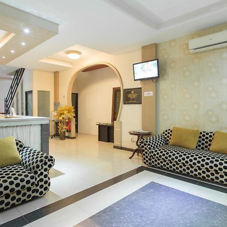 Oyo 663 Hotel Sejati Balikpapan  Zewnętrze zdjęcie